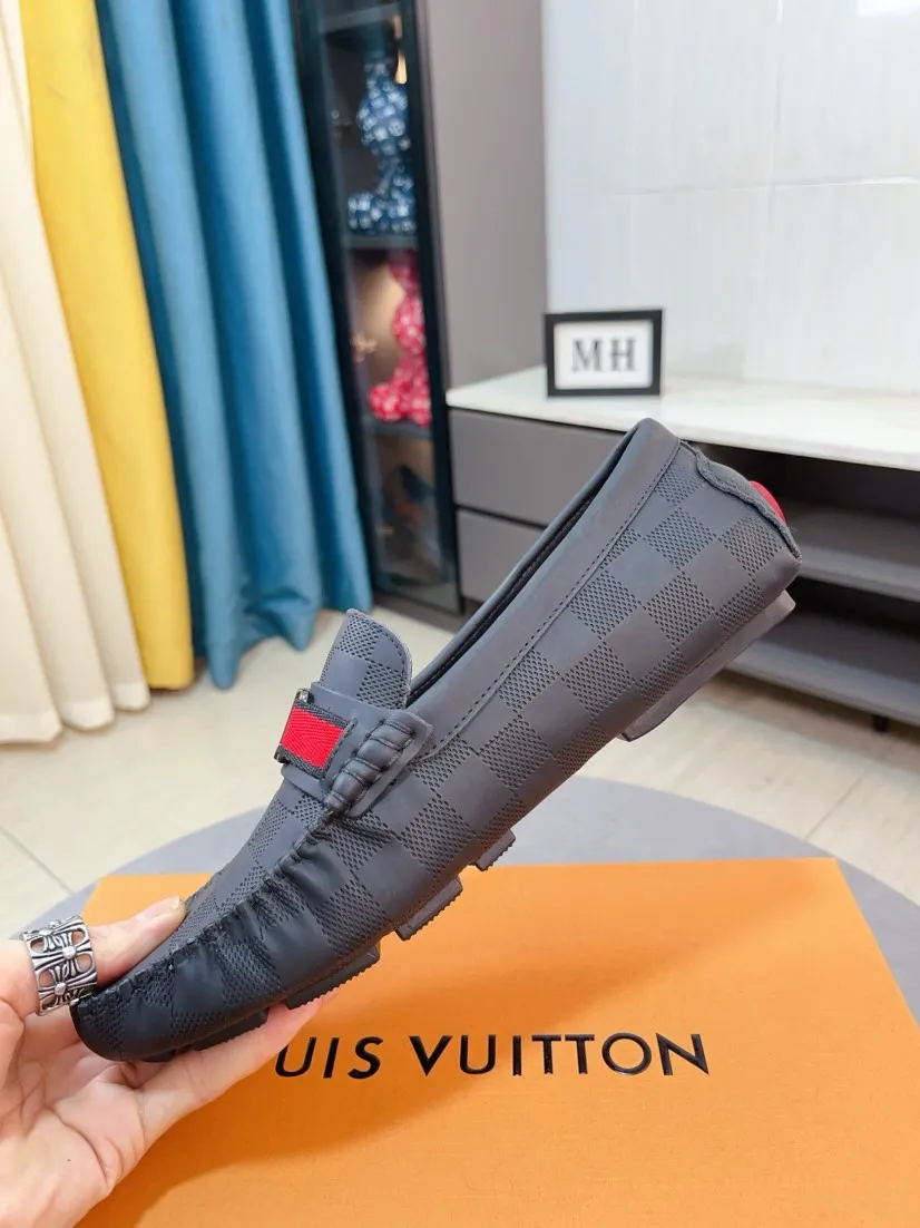 Men's men's shoes💰400🌹🌹[LV Louis Vuitton] New men's beanie shoes💝💝.. Top-grade imported cowhide embossed➕Comfortable leather lining. It is extremely skin-friendly and comfortable, feels very delicate, and the shape is very correct! Perfectly reflects the three-dimensional sense, code number: 38-44